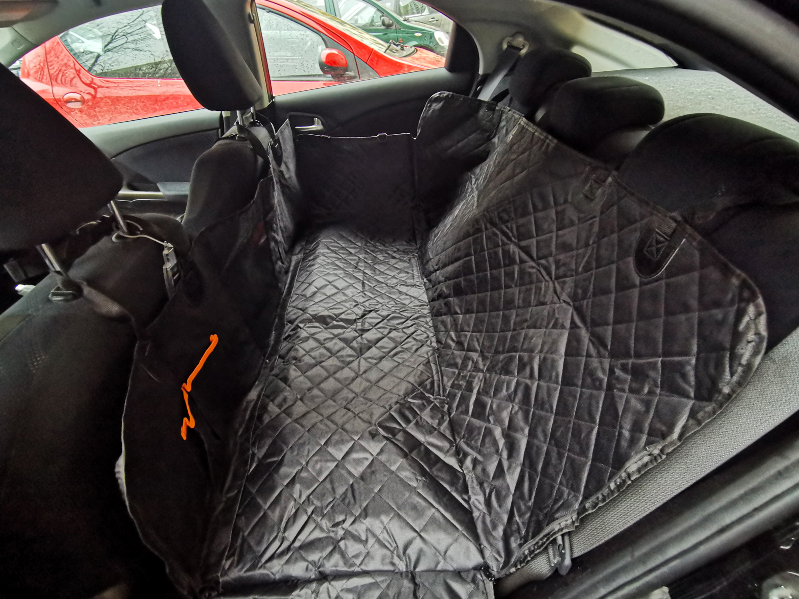 Automobilinis užklotas šuniui