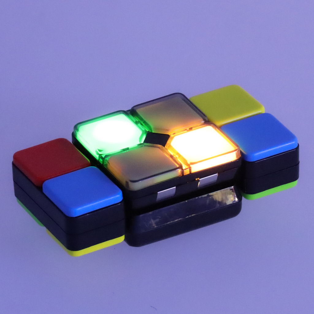 Led dėlionės kubas arkadinis žaidimas