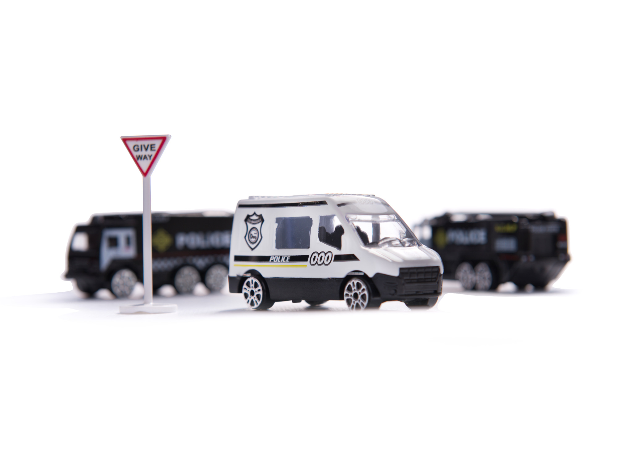 Žaislinis lėktuvas su 3 policijos automobiliais six six zero 1:64