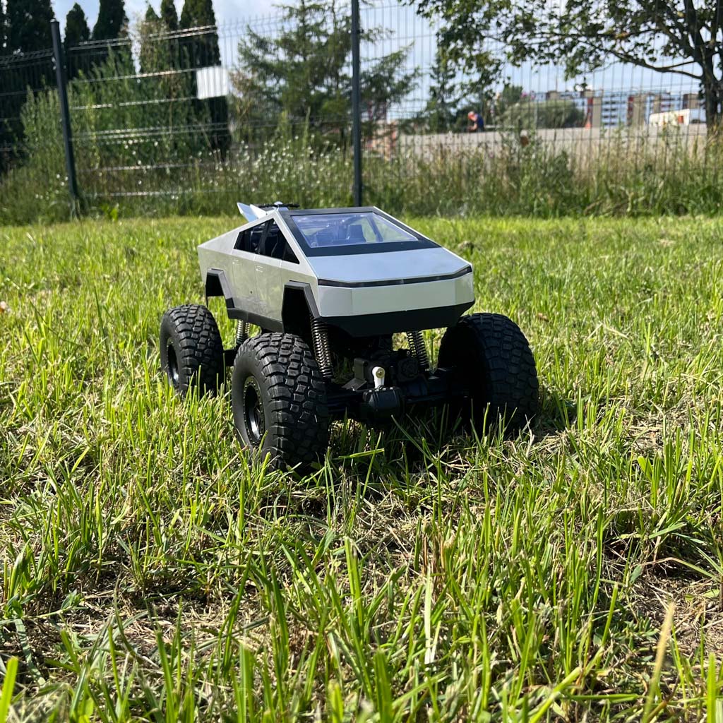Nuotoliniu būdu valdomas sunkvežimis 1:8