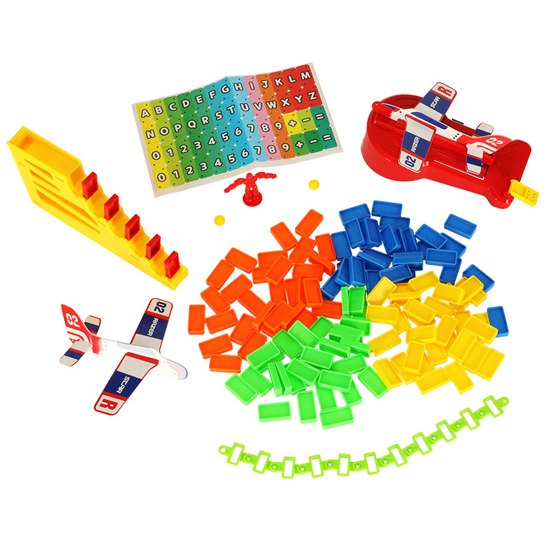 Domino žaidimas su paleidžiamu lėktuvu