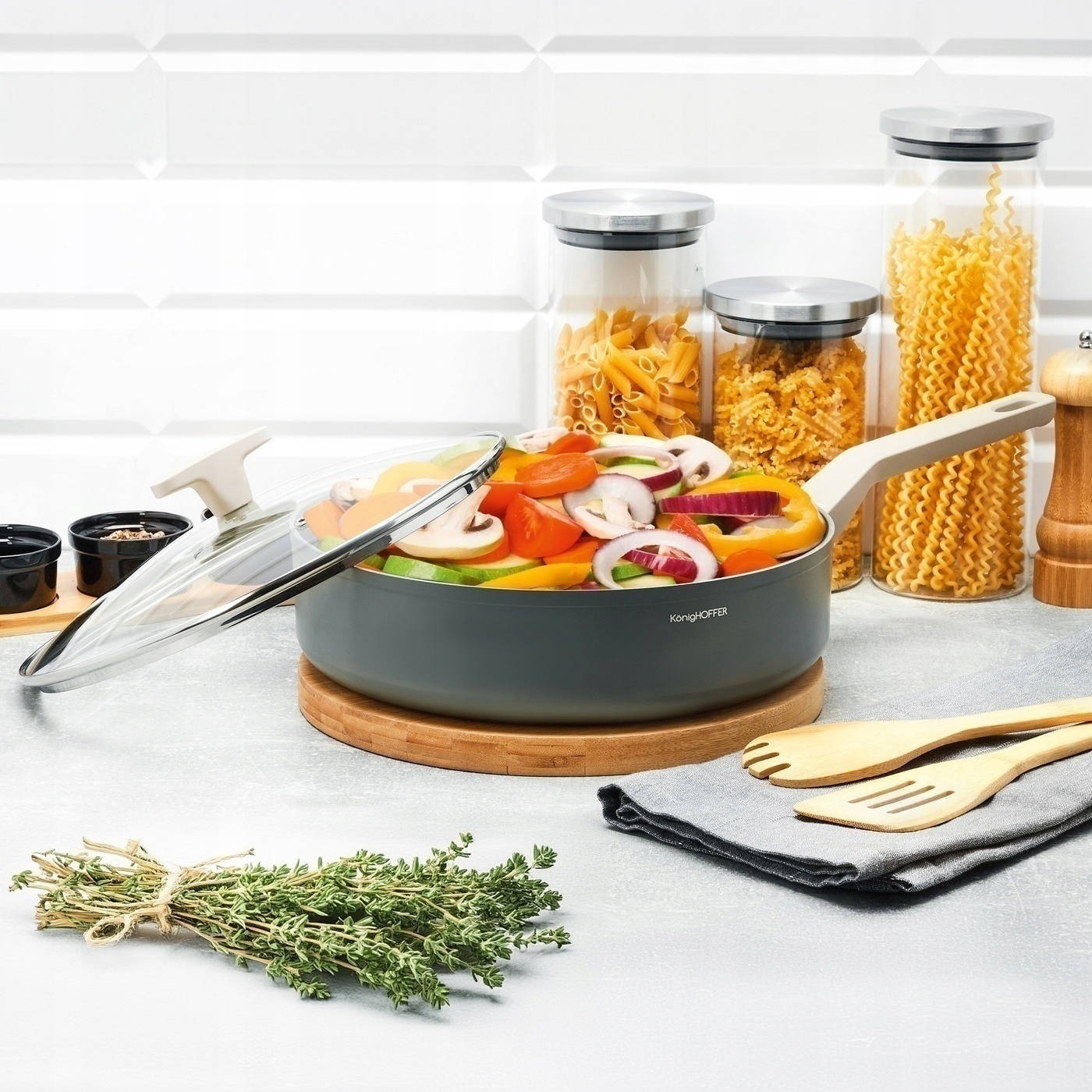 Keptuvė konighoffer pancetta su stikliniu dangčiu - ⌀28 cm, nelimpanti marble plus danga