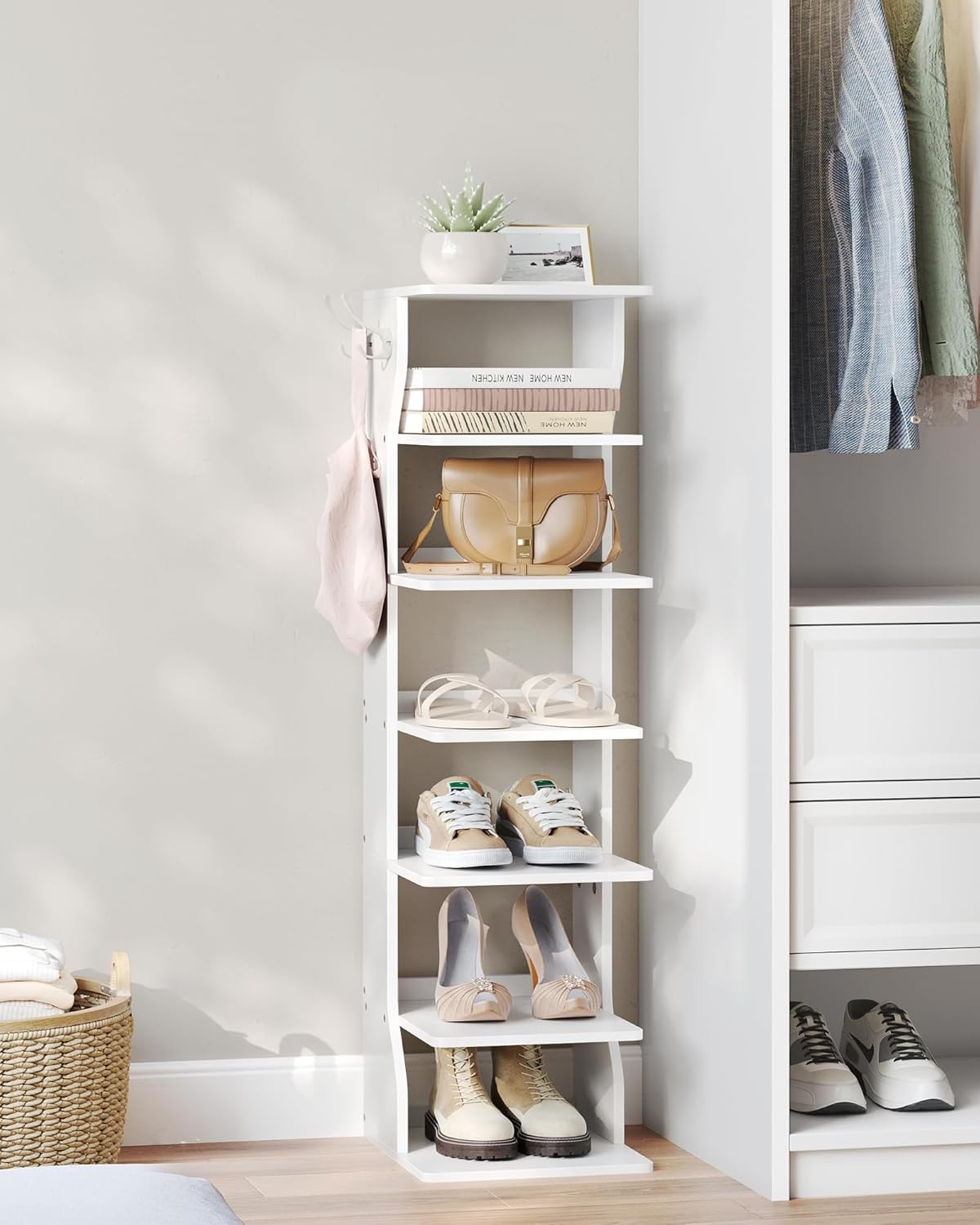 Kurpju plaukts ar 6 plauktiem un 2 āķiem, balts, 26,4 × 30 × 110,4 cm 3