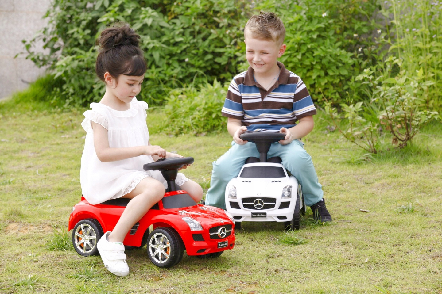 Paspiriamas vaikiškas automobilis Mercedes-Benz 332, baltas