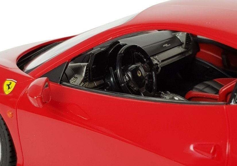 Nuotoliniu būdu valdomas ferrari italia automobilis 1:14 mastelyje