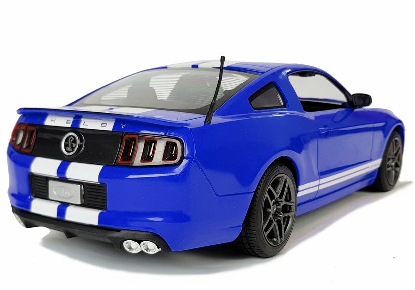 Nuotoliniu būdu valdoma mašinėlė rastar ford