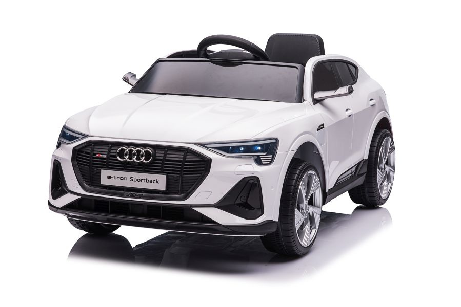 Baltas audi e-tron qls-6688 elektrinis automobilis