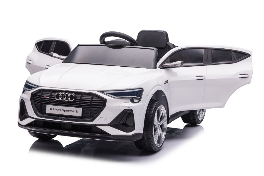 Baltas audi e-tron qls-6688 elektrinis automobilis