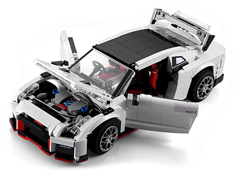 Sportinis automobilis iš statybinių kubelių, 1696 elementai
