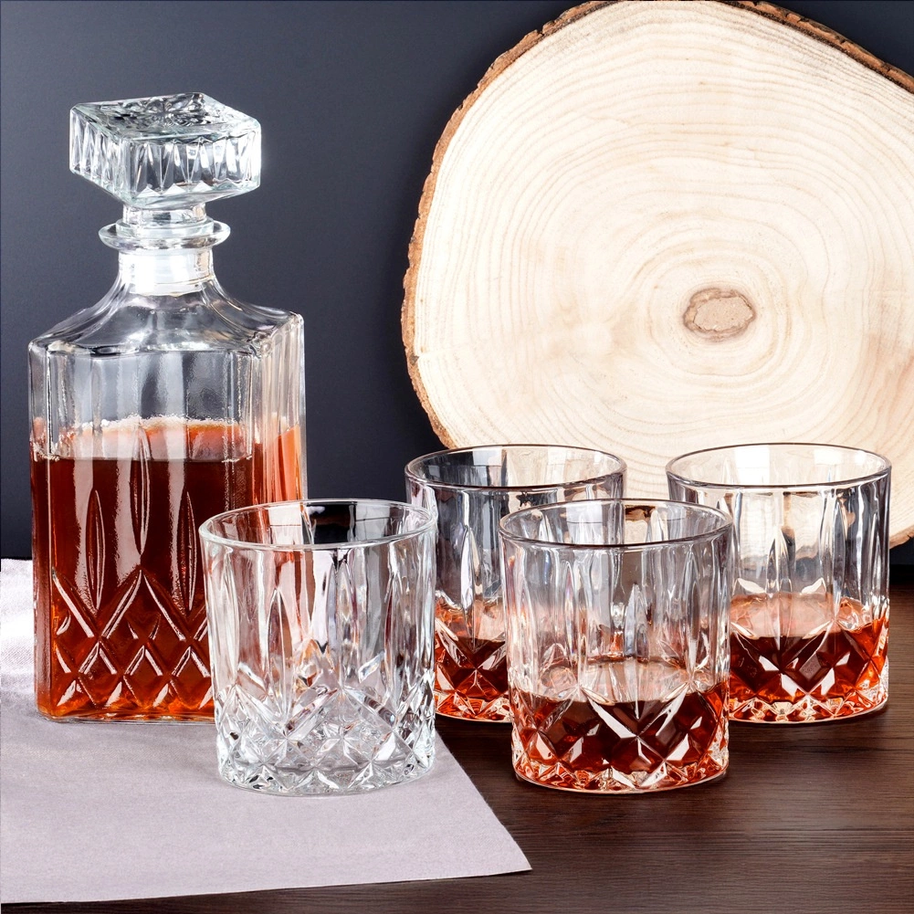 Stiklinis grafinas su keturiomis stiklinėmis vilde 900 ml + 4x300 ml 1