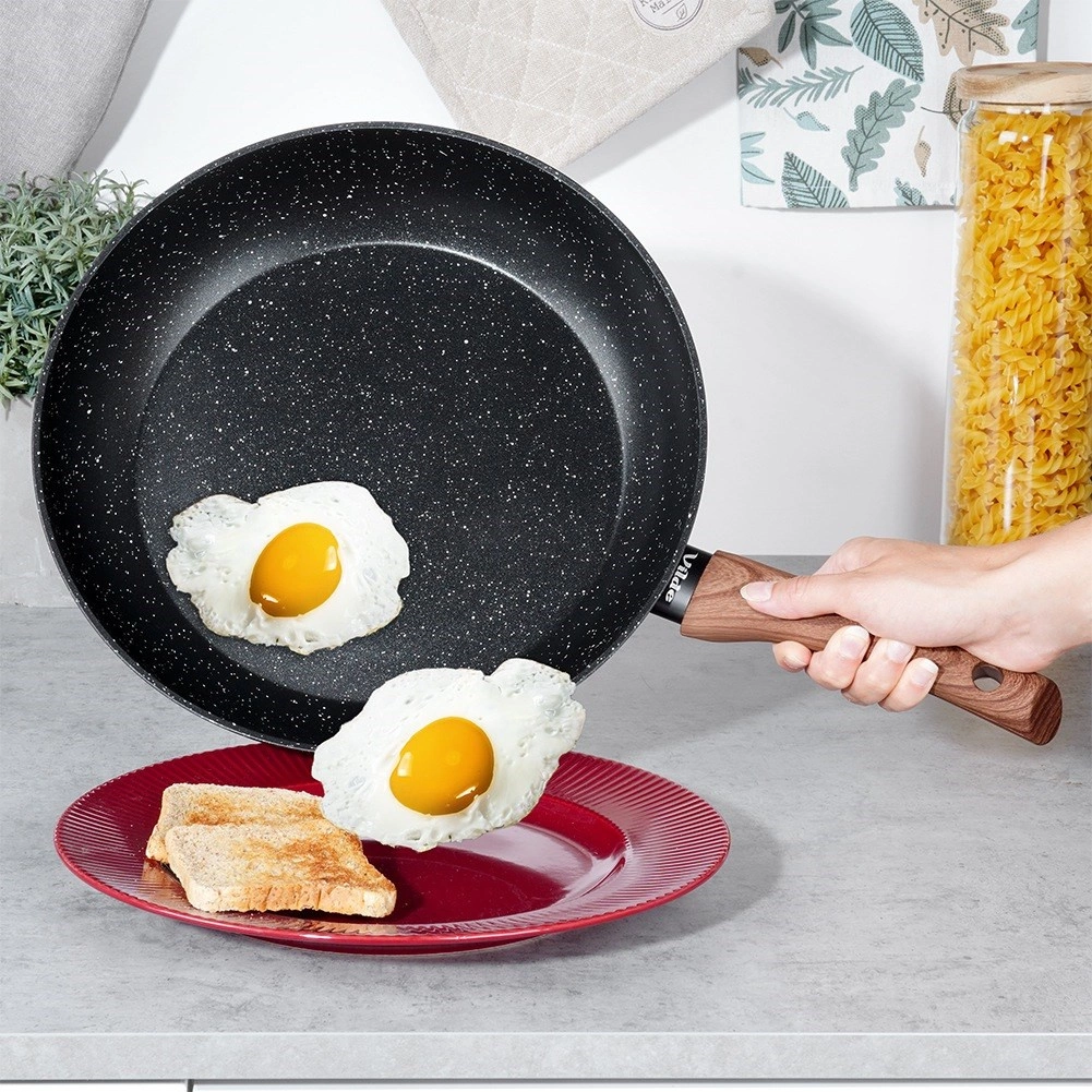 Keptuvė vilde black&wood 30 cm su granitine danga
