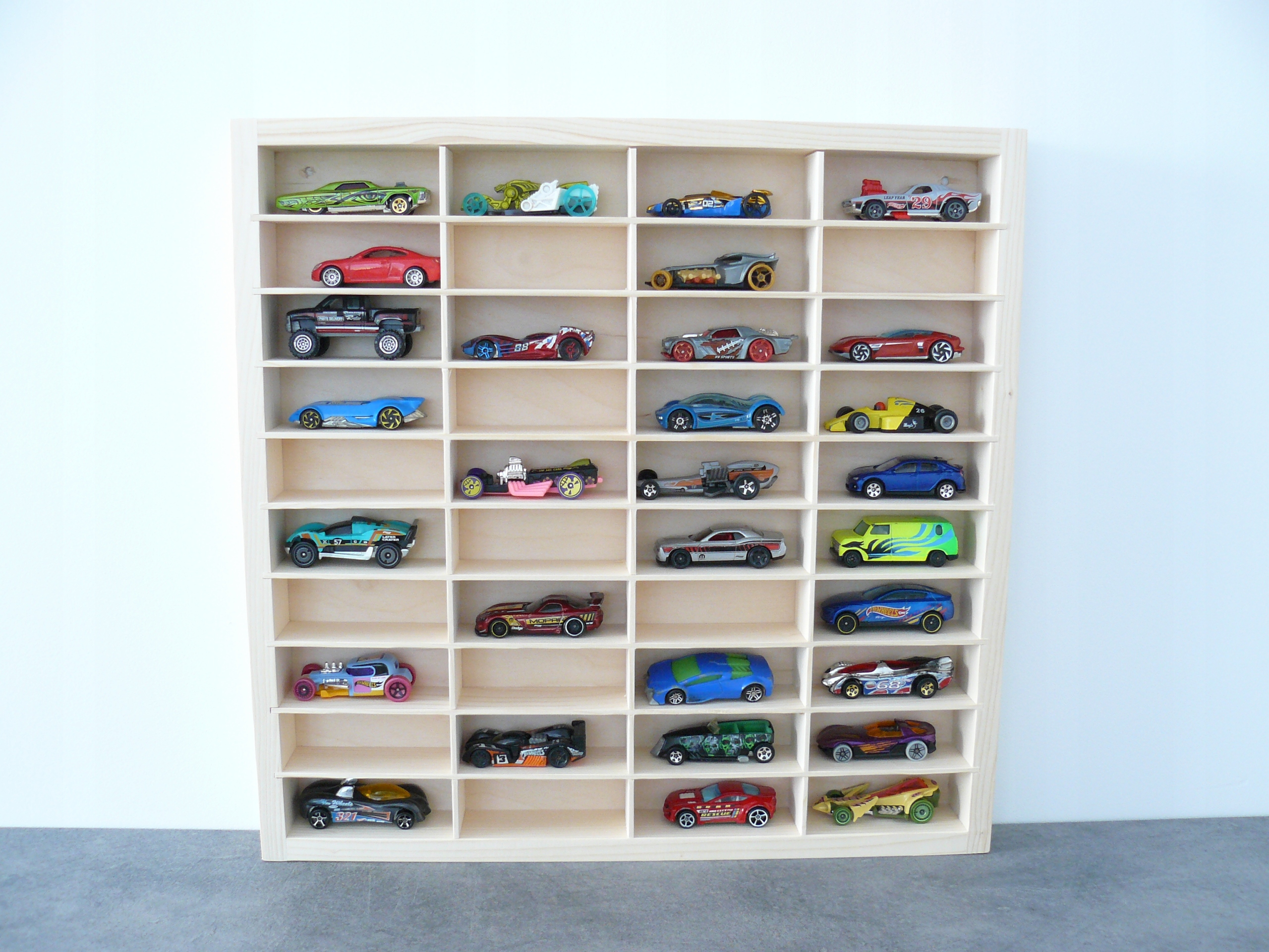 Medinė lentyna hot wheels automobiliams 40 skyrių natūrali naujovė !!!