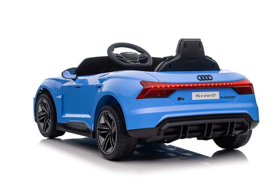 Vienvietis akumuliatorinis automobilis audi e- tron gt, mėlynas