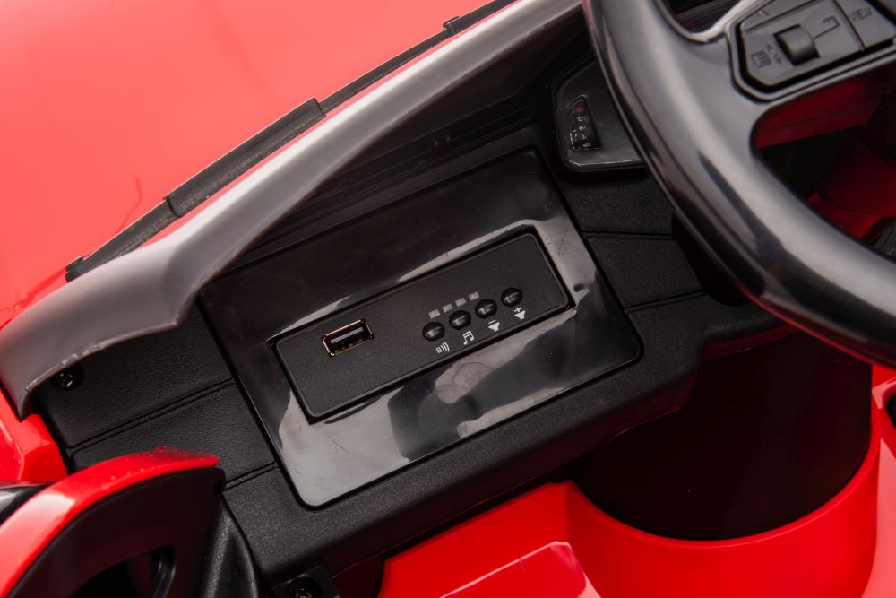 Elektrinis automobilis audi rs6 brd-2118, raudonas