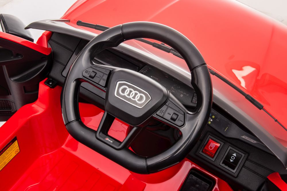 Elektrinis automobilis audi rs6 brd-2118, raudonas