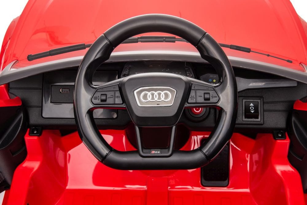 Elektrinis automobilis audi rs6 brd-2118, raudonas