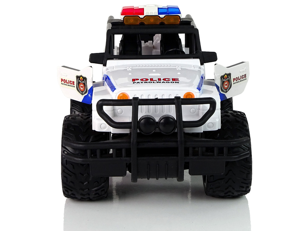 Nuotoliniu pulteliu valdomas policijos automobilis jeep