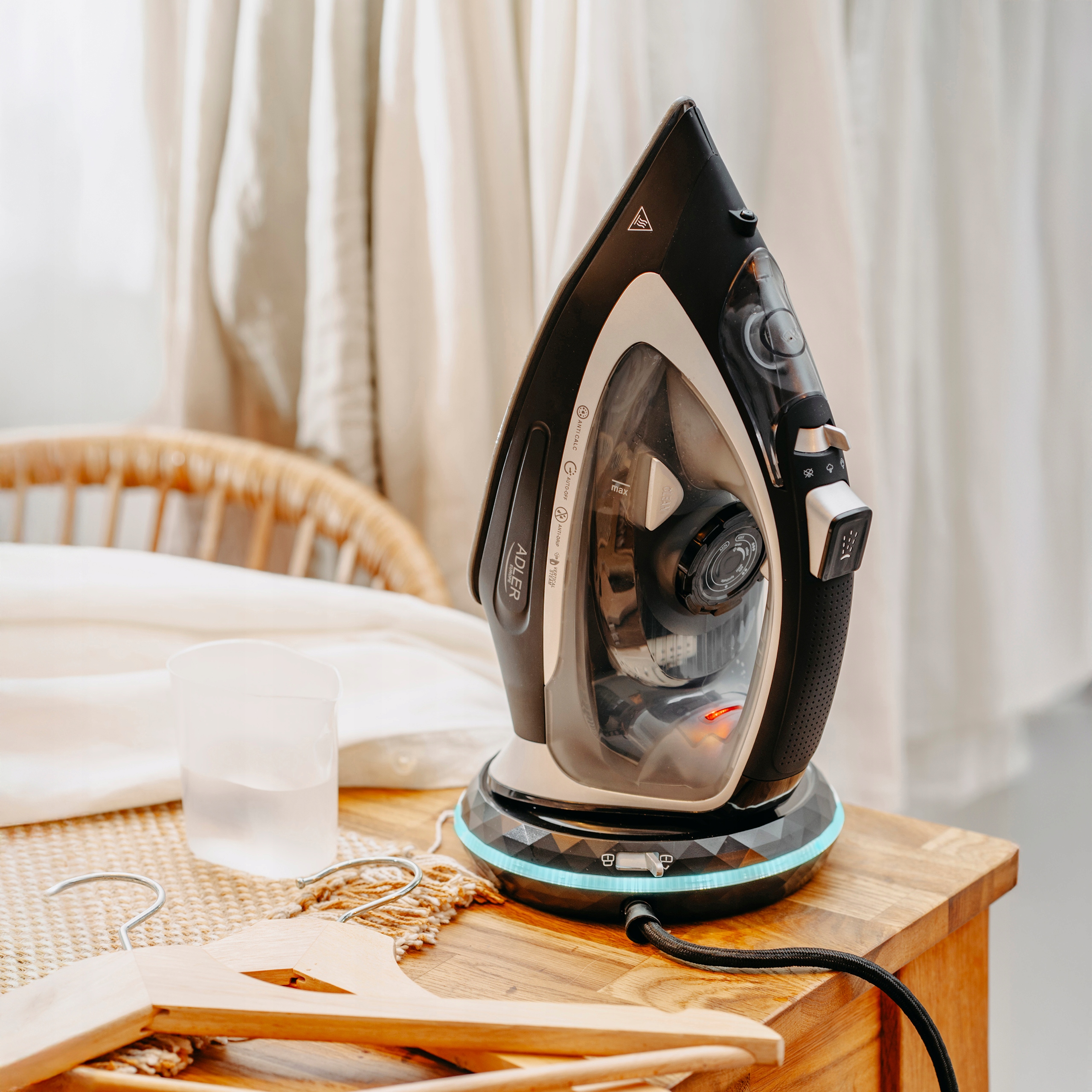 Adler AD 5043 Cordless Steam Iron 2800W