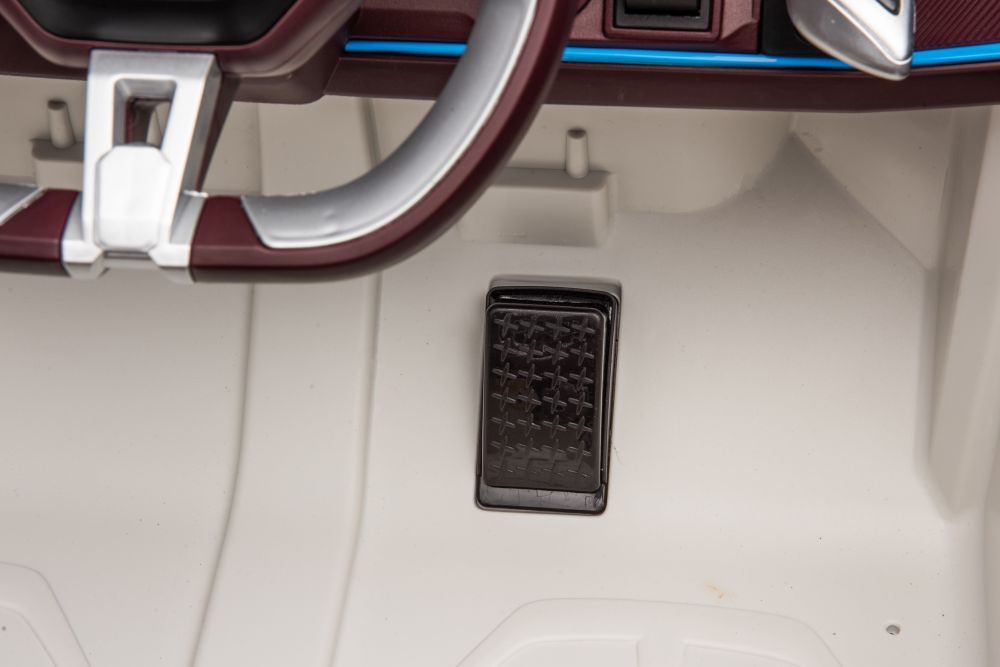 Akumuliatorinė mašinėlė vaikams bmw i4 4x4 balta