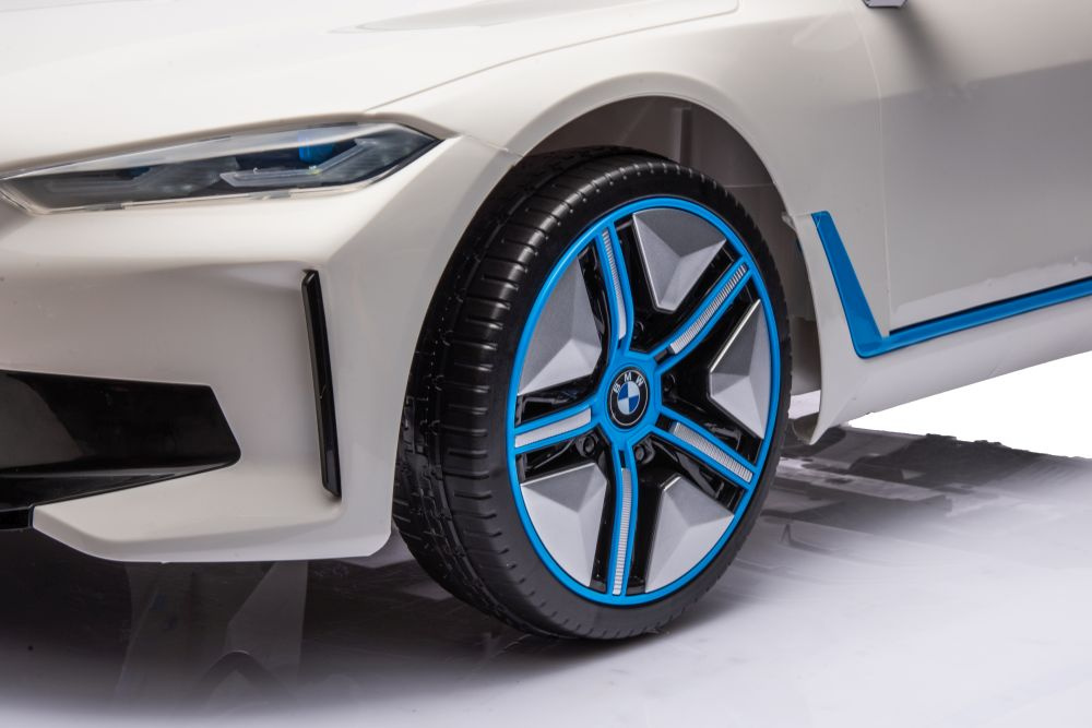 Akumuliatorinė mašinėlė vaikams bmw i4 4x4 balta