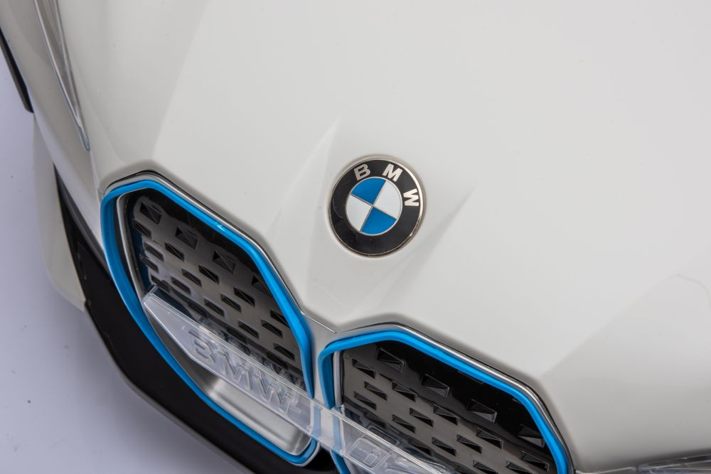 Akumuliatorinė mašinėlė vaikams bmw i4 4x4 balta