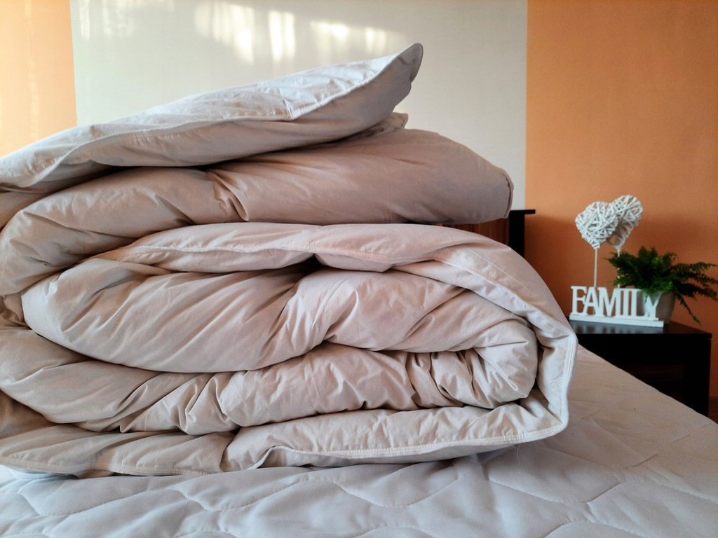  “Pūkinė antklodė 200x200 cm itin plona 600 g”