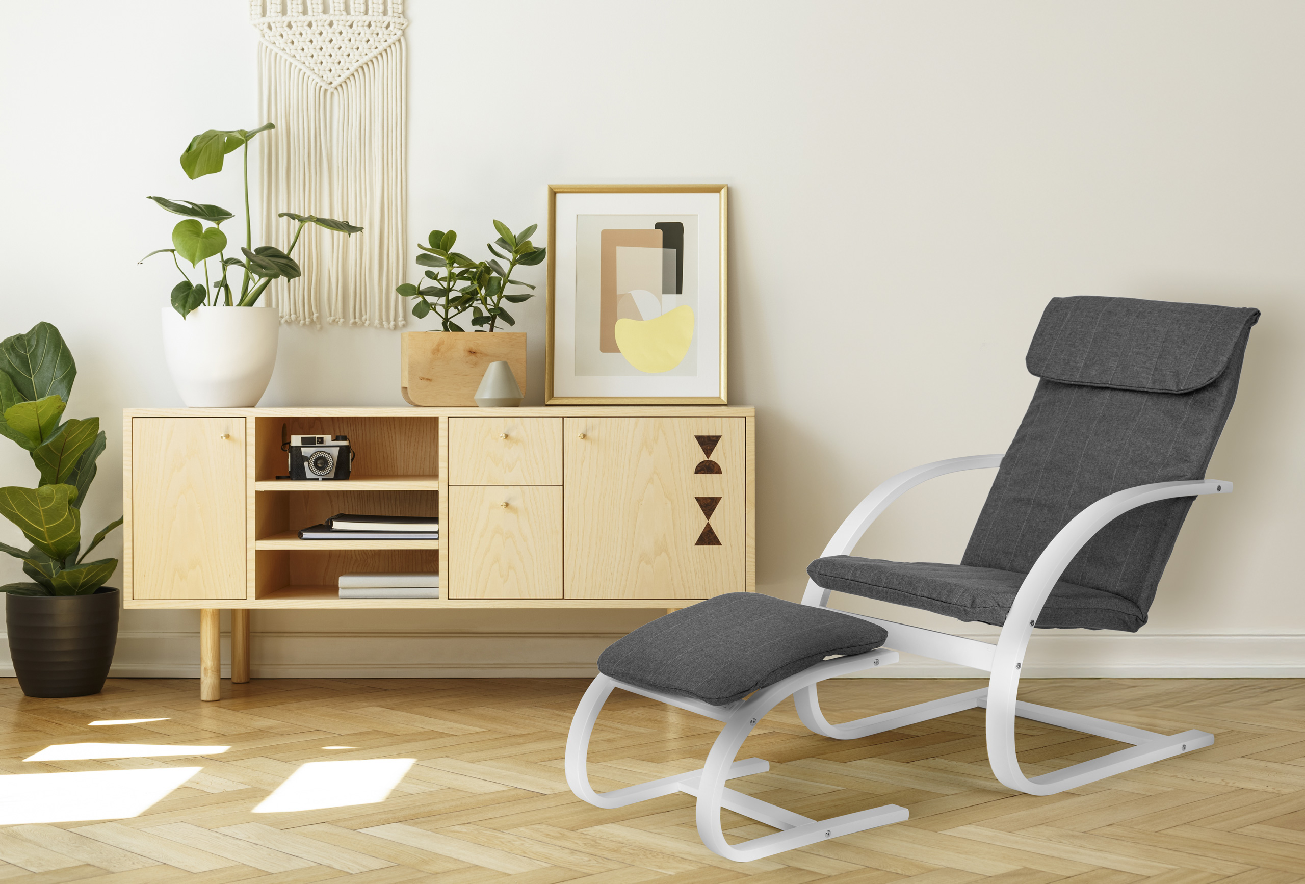 Suomiška supama kėdė su kojų atrama modernhome