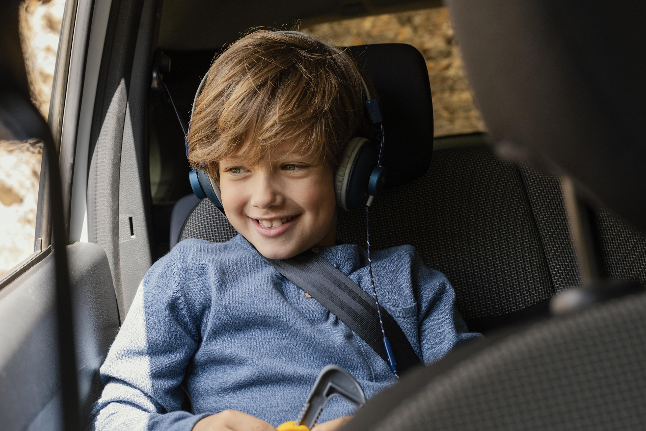 Reguliuojama vaikiška automobilinė kėdutė su ISOFIX sistema, skirta vaikams nuo 100 iki 150 cm ūgio