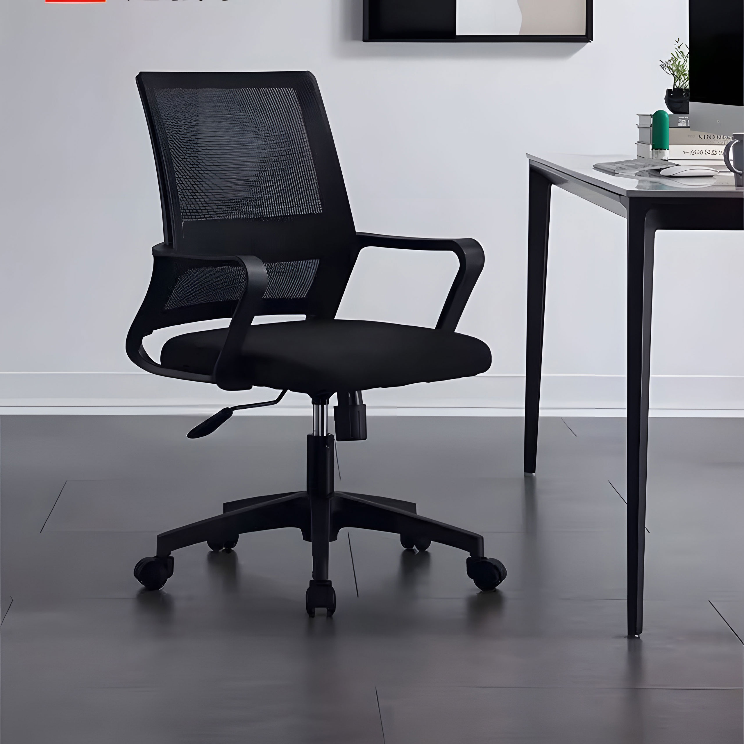 Ergonomiška biuro kėdė su reguliuojamu aukščiu ir kvėpuojančiu atlošu – ModernHome