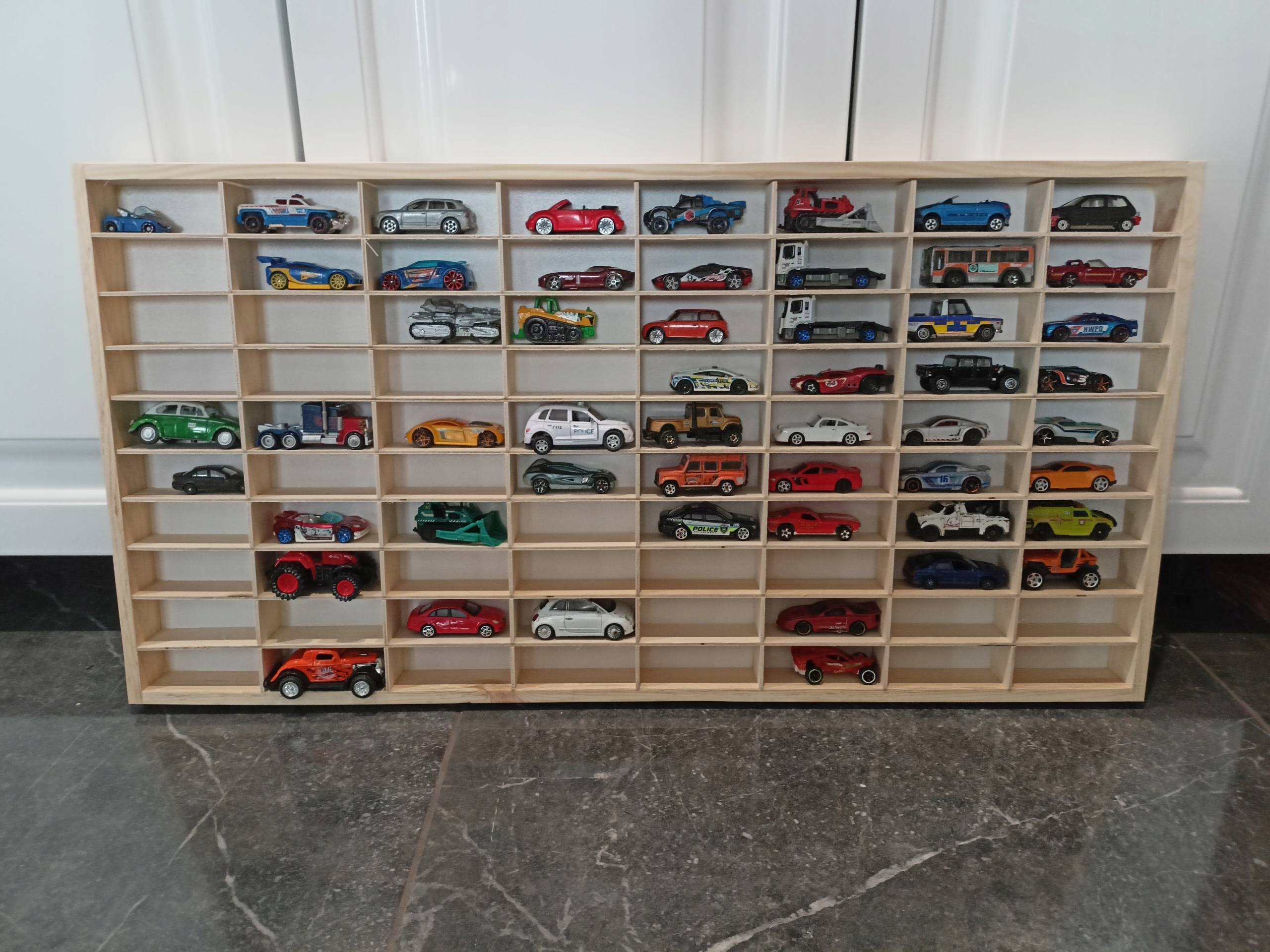 Lentyna hot wheels automobiliams, rudas