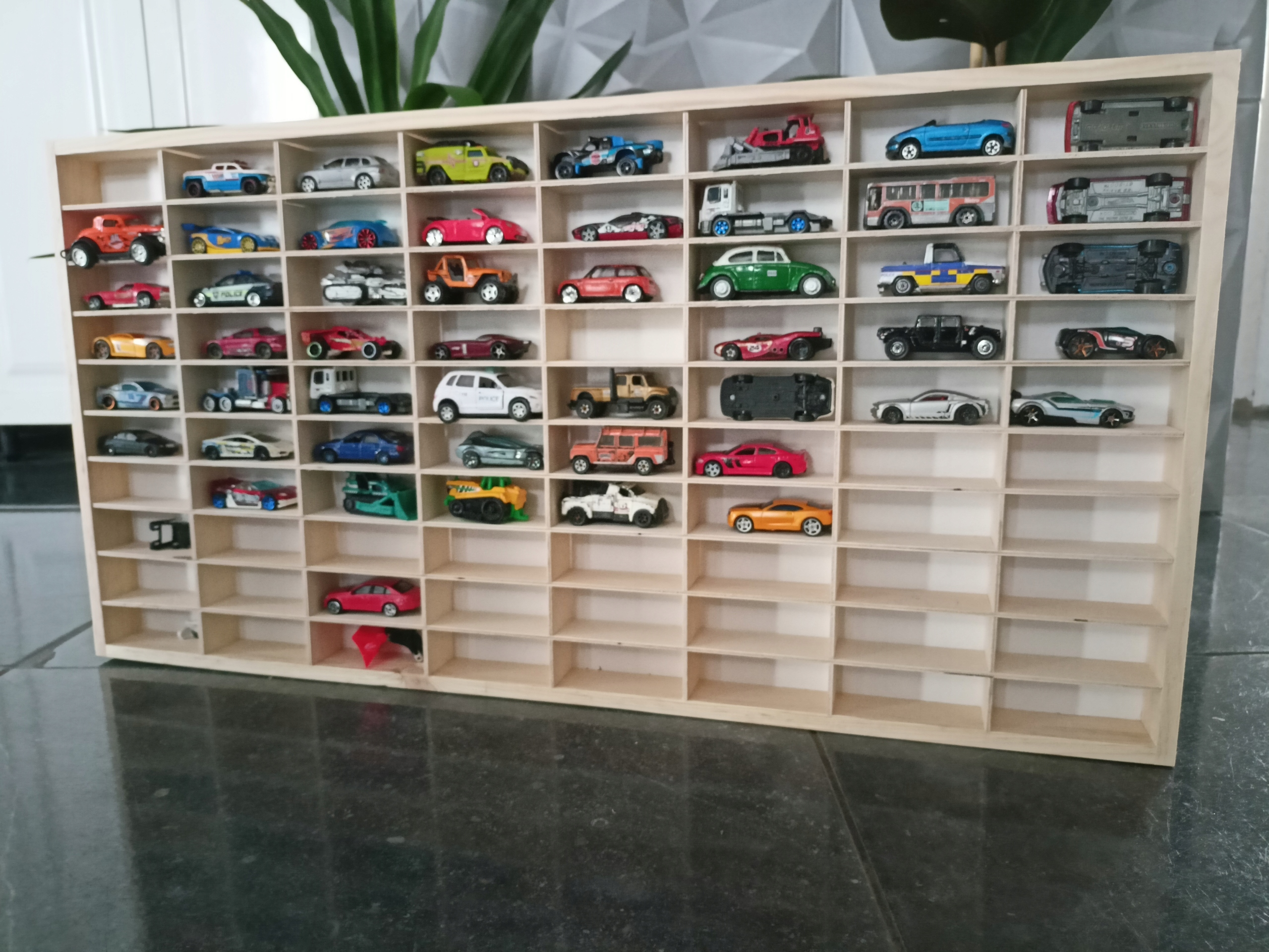 Lentyna hot wheels automobiliams, rudas