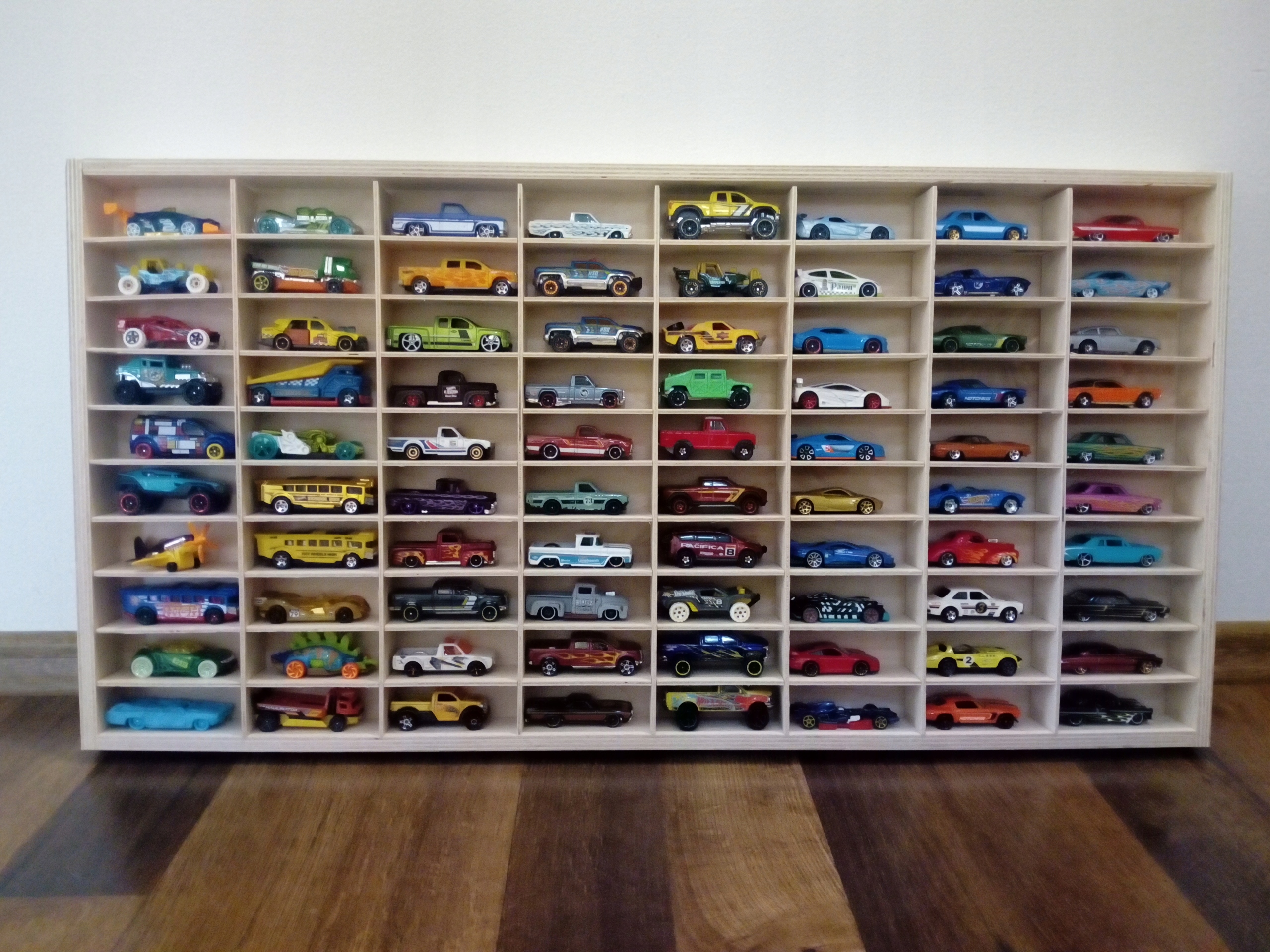Lentyna hot wheels automobiliams, rudas