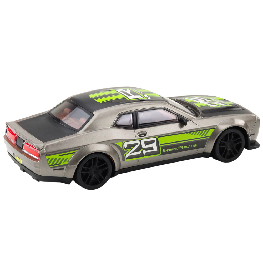 Sidabro spalvos sportinis automobilis