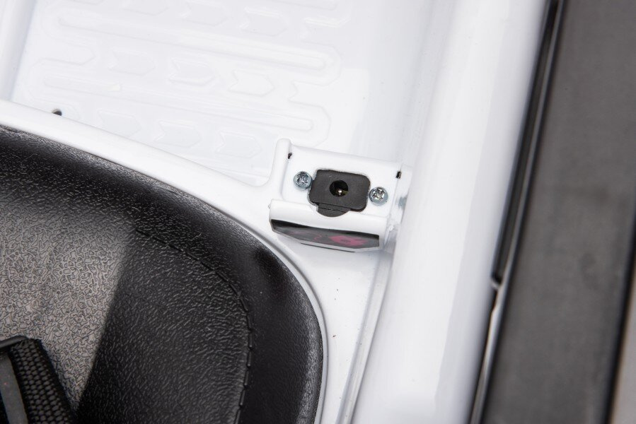 Akumuliatorinis automobilis audi q7 baltas