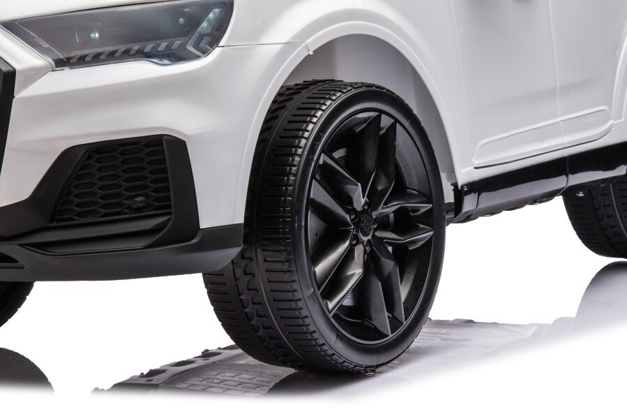 Akumuliatorinis automobilis audi q7 baltas