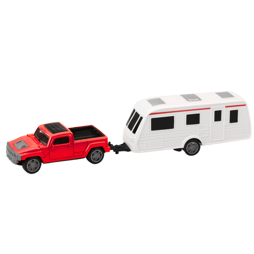 Raudonas metalinis automobilis su kemperiu
