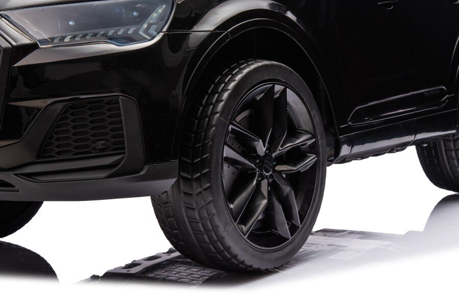 Akumuliatorinis automobilis audi q7 juodas dažytas