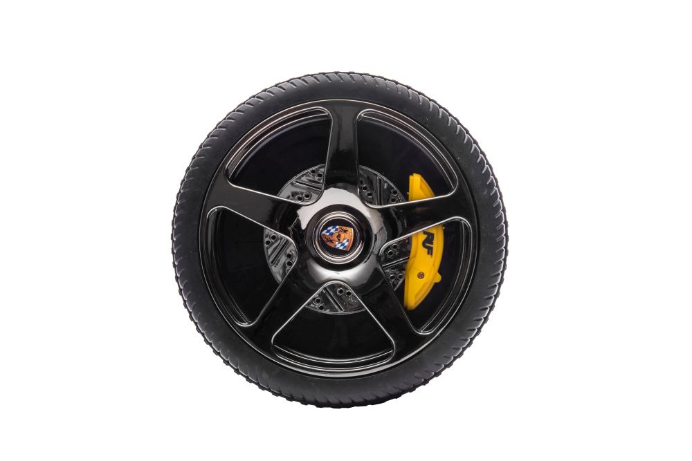 Akumuliatorinis automobilis vaikams s322 baltas 4x4