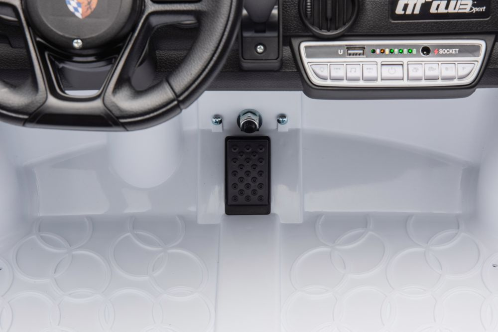 Akumuliatorinis automobilis vaikams s322 baltas 4x4