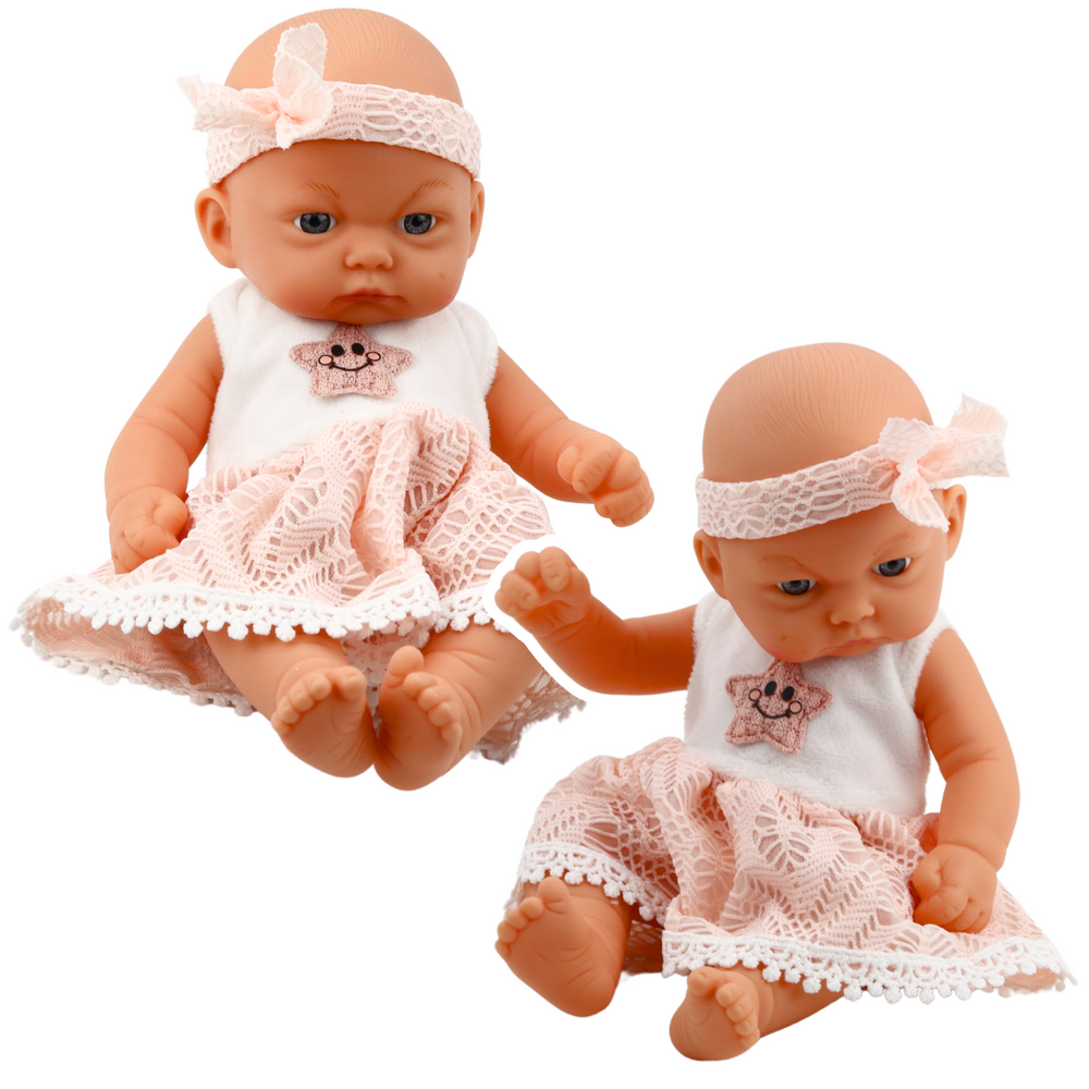 Lėlė kūdikis su rožine suknele ir galvos juosta, 24 cm