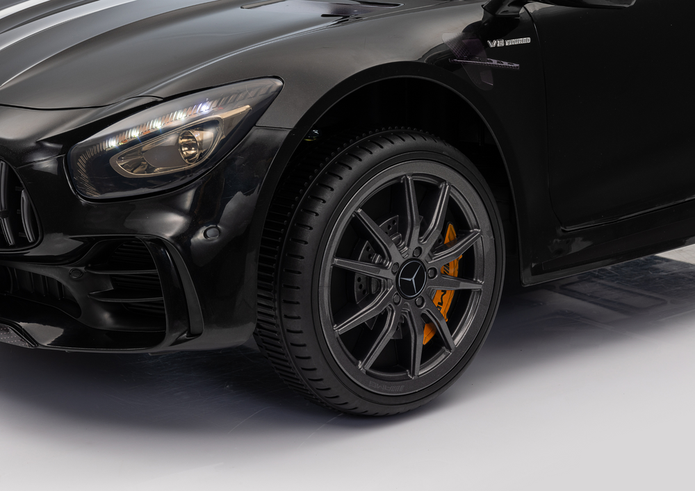 Juodas mercedes gtr akumuliatorinis automobilis vaikams