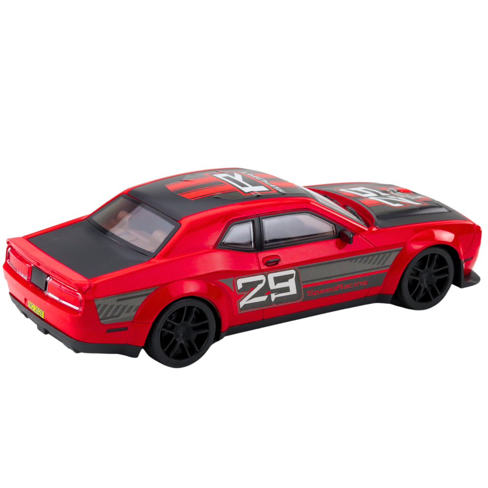 Raudonas sportinis automobilis