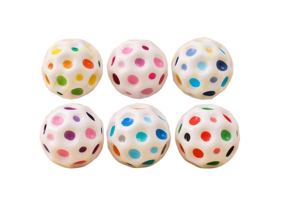 Baltas kosminis kamuolys su spalvotomis įdubomis 7 cm
