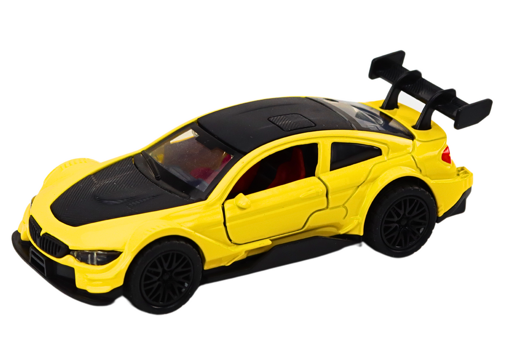 Geltonas sportinis automobilis 1:32 su trinties pavara