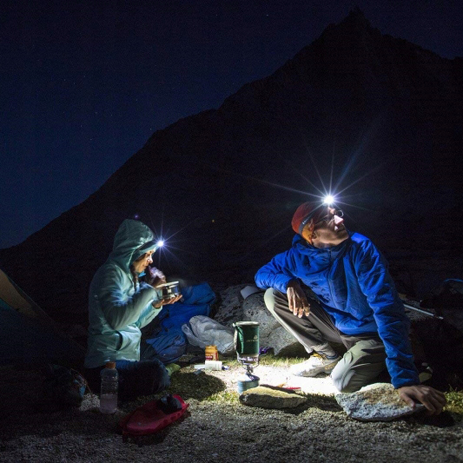 Led galvos žibintuvėlis logit su judesio jutikliu - 6 šviesos režimai, 900 mah