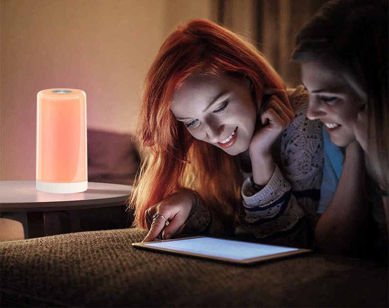 Led stalinis naktinis šviestuvas su usb jungtimi ir jutikliniu valdymu