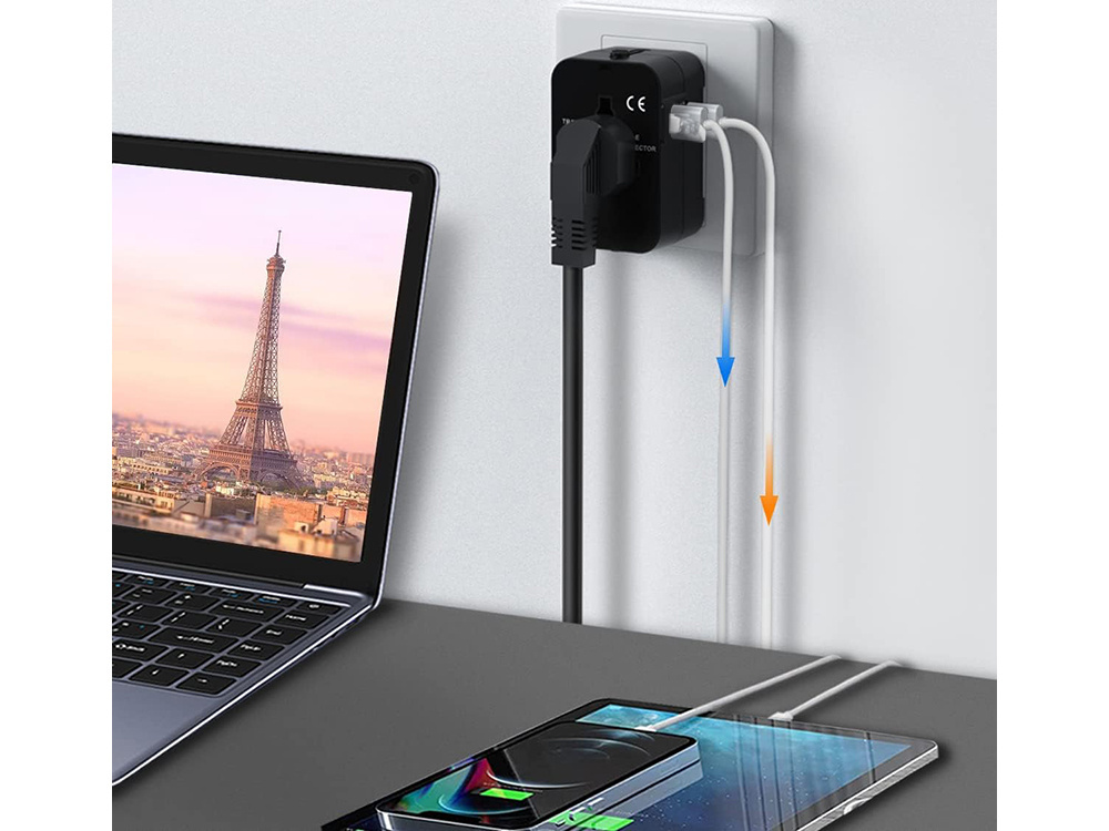 Universalus adapteris su 2 usb jungtimis