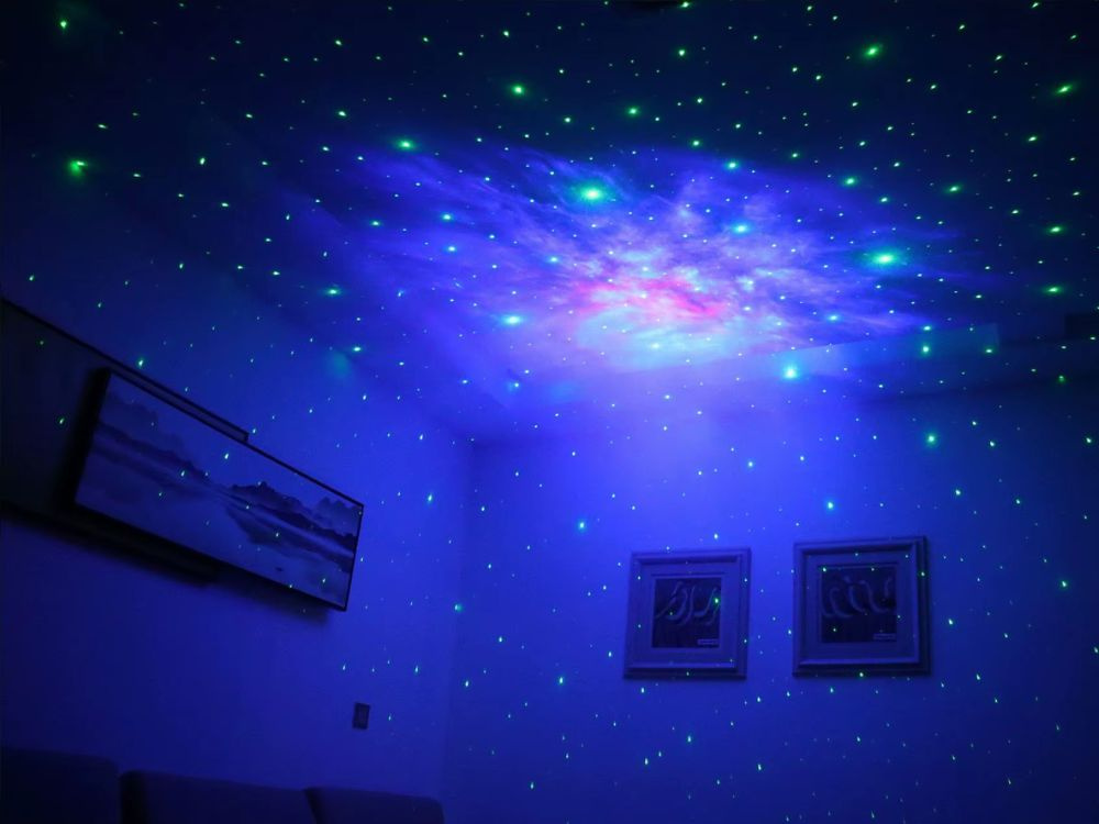 Žvaigždžių projektorius-astronautas su nuotoliniu valdymu