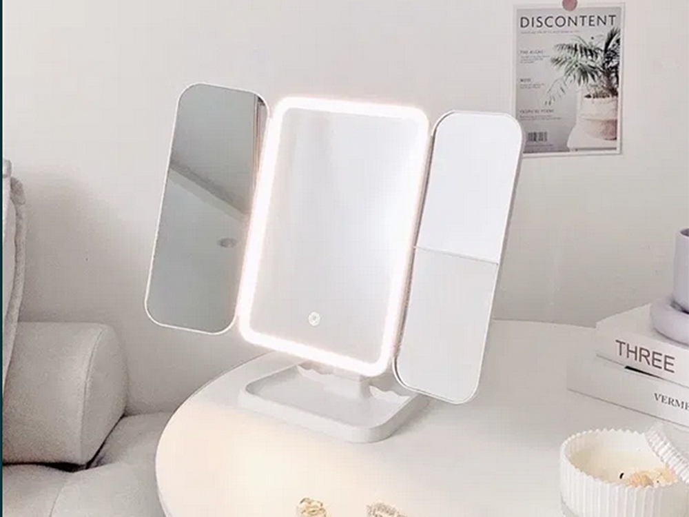 Kosmetinis veidrodėlis su led apšvietimu ir didinimu