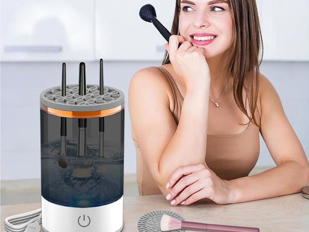 Kosmetinių šepetėlių plovimo ir džiovinimo įrenginys su usb jungtimi